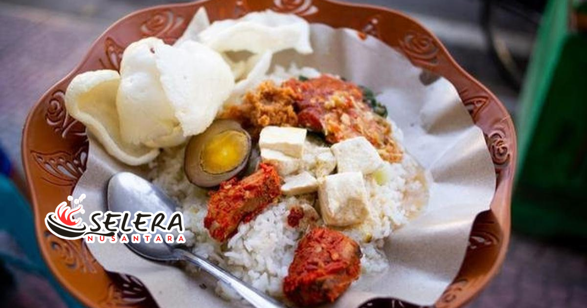 Sego Cawuk Banyuwangi Kuliner Unik dan Khas Hidangan sego cawuk Banyuwangi dengan kuah dan lauk lengkap
