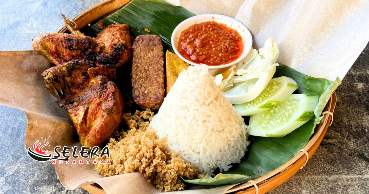 Nasi Ayam Taliwang Hidangan Khas Nusantara Sajian nasi ayam taliwang lengkap dengan plecing kangkung